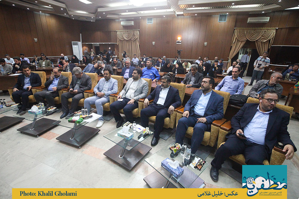نشست صمیمی وزیرفرهنگ و ارشاد اسلامی با اعضای تشکلهای صنفی و جمعی از فعالان رسانه ای استان آذربایجان شرقی