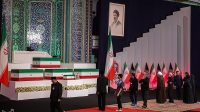 ادای احترام مهمانان و مسئولان خارجی به پیکر امام شهید