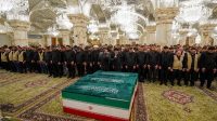 اقامه نماز بر پیکر مطهر رهبر شهید امت در حرم مطهر حضرت امیرالمؤمنین (ع)